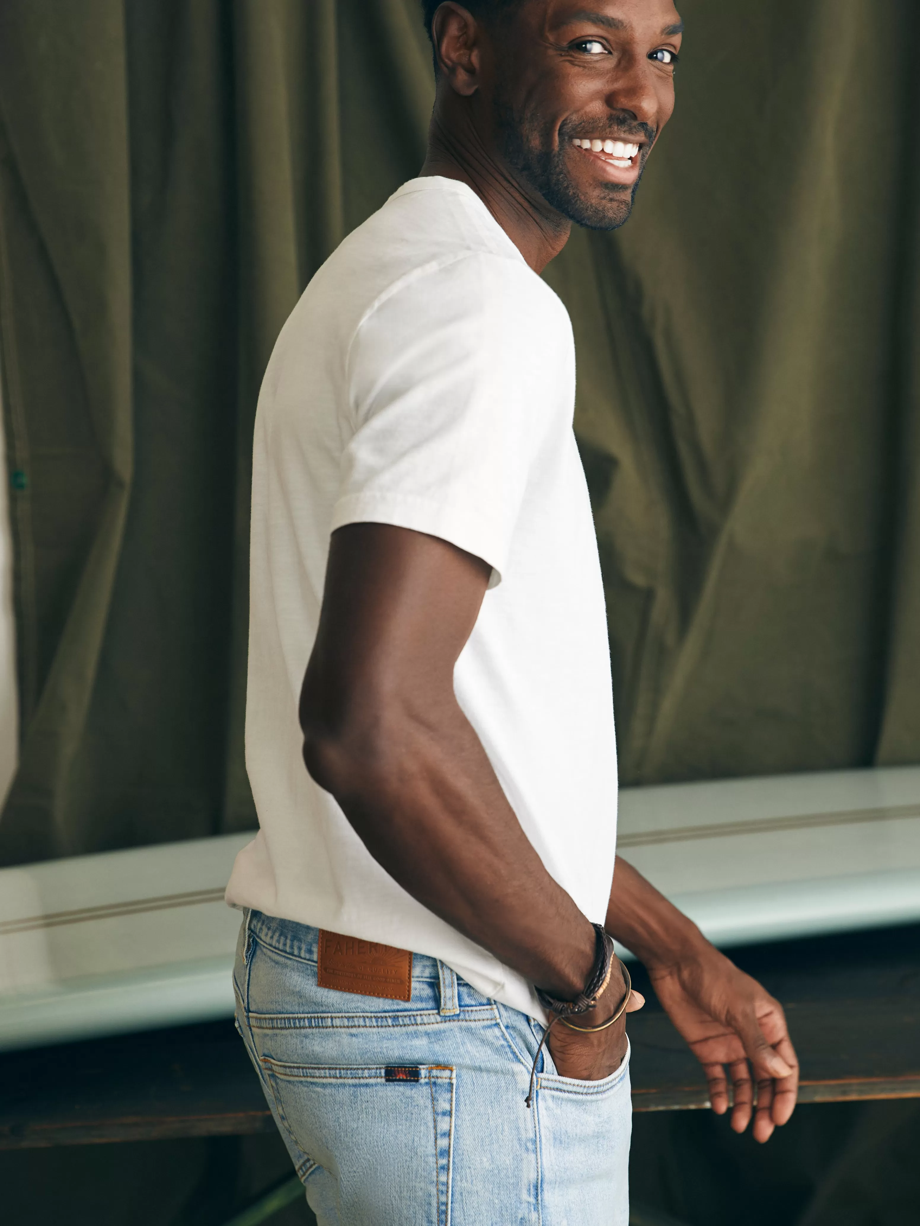 Organic Cotton Slim Straight Denim (32" Inseam) - | Faherty Brand Best